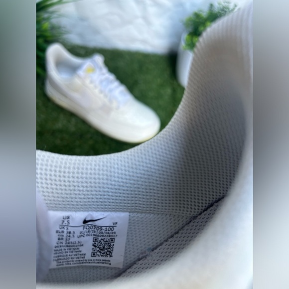 Nike Women's Air Force 1'07 Low  Color
SUMMIT WHITE/WHITE-OPTI YELLOW-SAIL 7.5 - Picture 15 of 16